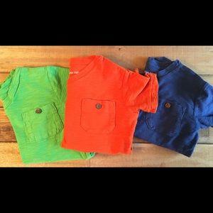 Three GAP Boys Sz 2T V-neck Pocket T-shirts